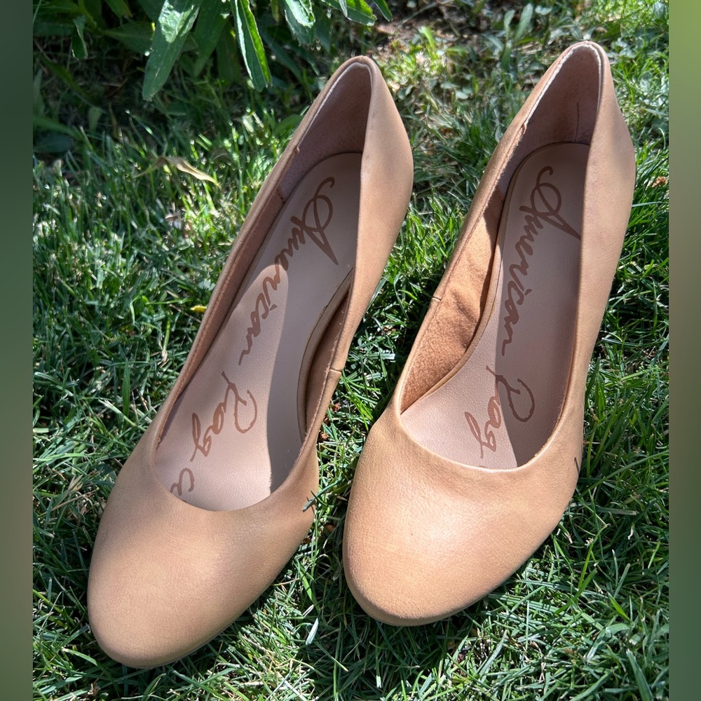 American Rag Tan Heels Pumps size 8 EUC